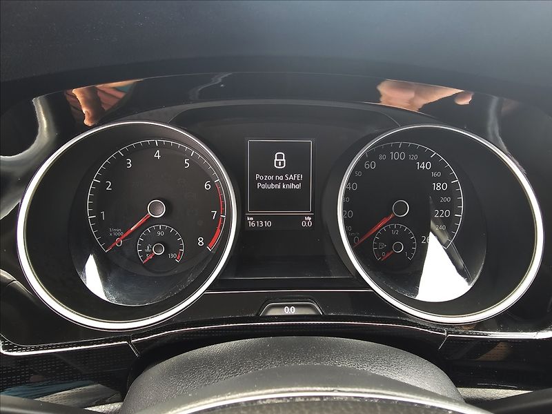Volkswagen Touran 1,4 Tsi 110KW DSG Sound 7MÍST - fotka 12 z 47