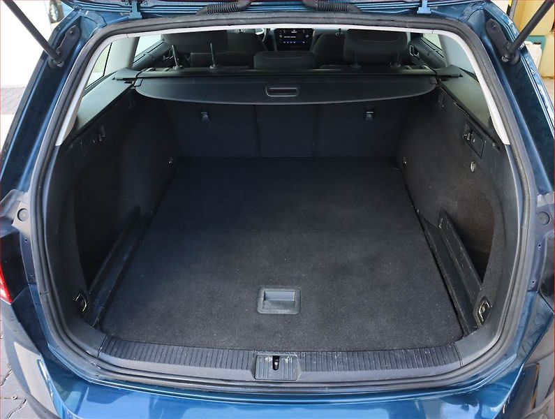 Volkswagen Passat (2021) Business 2.0 TDI, Automat - fotka 14 z 27