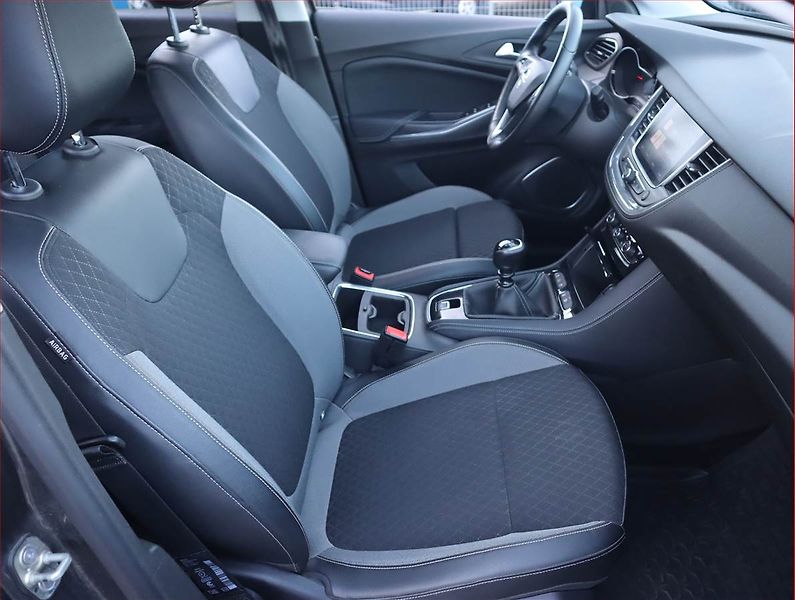 Opel Grandland X (2018) 1.2 Turbo, Serv.kniha, Kůže - fotka 9 z 21