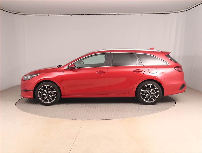 Kia Ceed (2023) Top 1.5 T-GDI - fotka 3 z 16