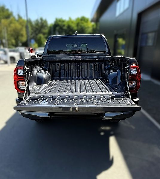 Toyota Hilux Invincible - fotka 5 z 8