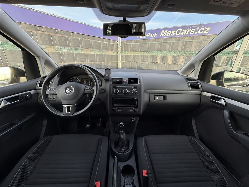 Volkswagen Touran 2.0 TDI Cup - fotka 7 z 19
