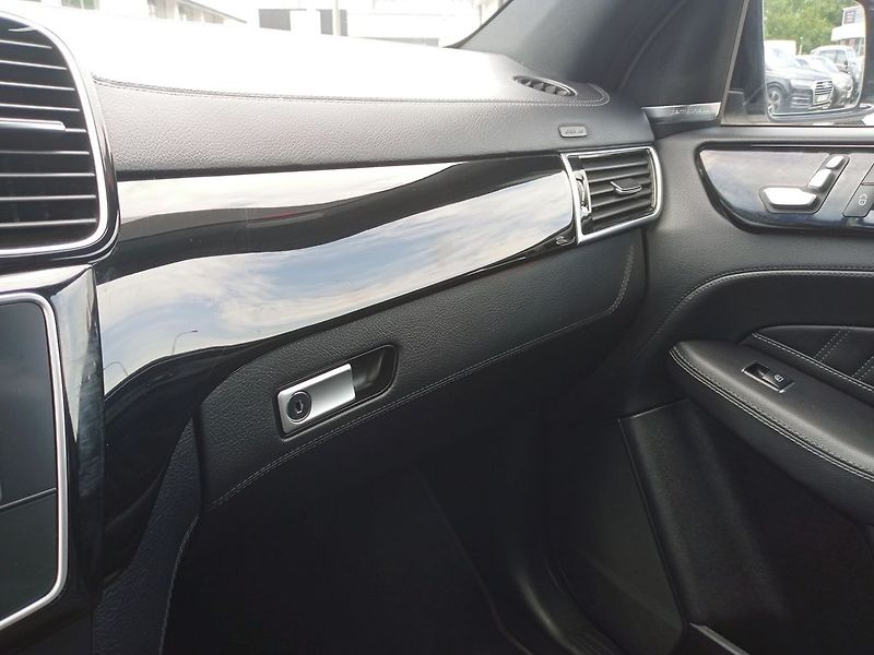 Mercedes-Benz GLE COUPE 450 AMG 3.0 270kW - fotka 25 z 36