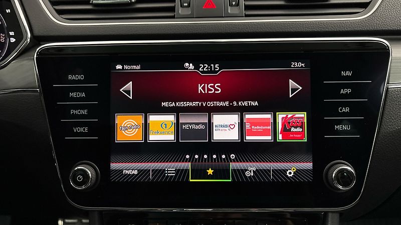 Škoda Superb 2.0 TDI DSG 4x4 Scout Combi - fotka 11 z 35