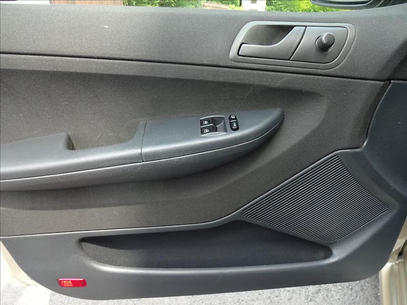 Škoda Fabia I 1,2i 47kW Combi - fotka 21 z 43