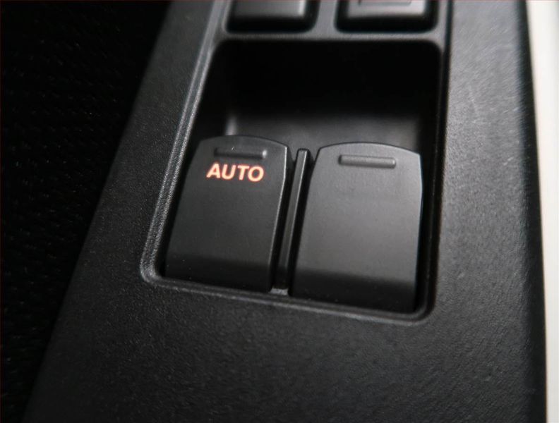 Suzuki Swift (2023) 1.2, Automat, Serv.kniha - fotka 16 z 18