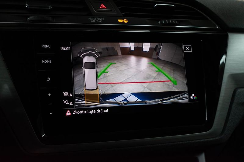 Volkswagen Touran 1.5 TSI TAŽNÉ*7.MÍST*DPH*ČR 1M - fotka 25 z 45