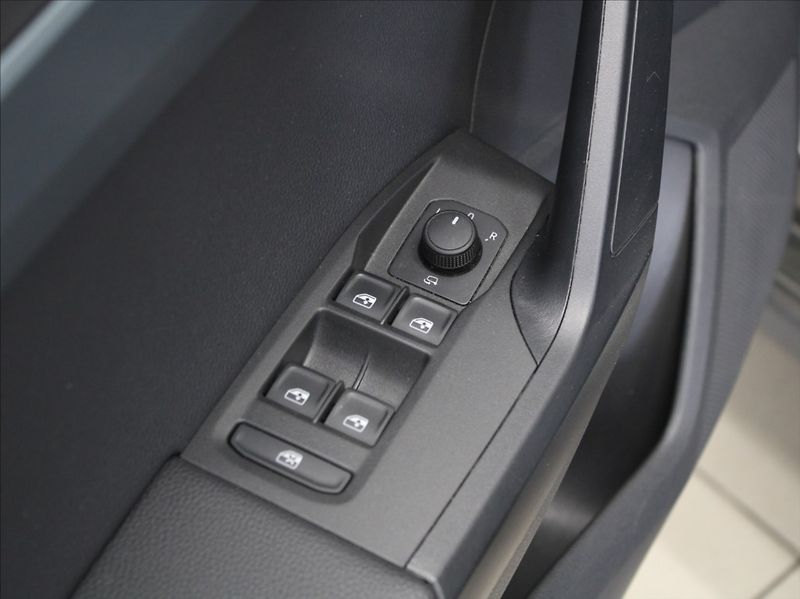 Seat Arona 1,0 TSi DSG Xperience 5L.Zár. - fotka 18 z 23