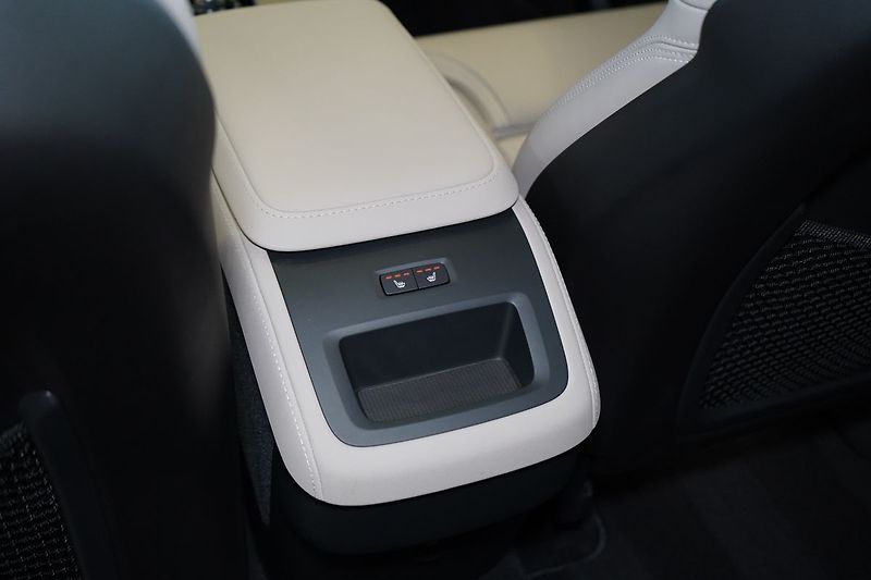 Volvo XC90 B5 AWD PLUS Dark, Vzduch, 360° - fotka 29 z 50