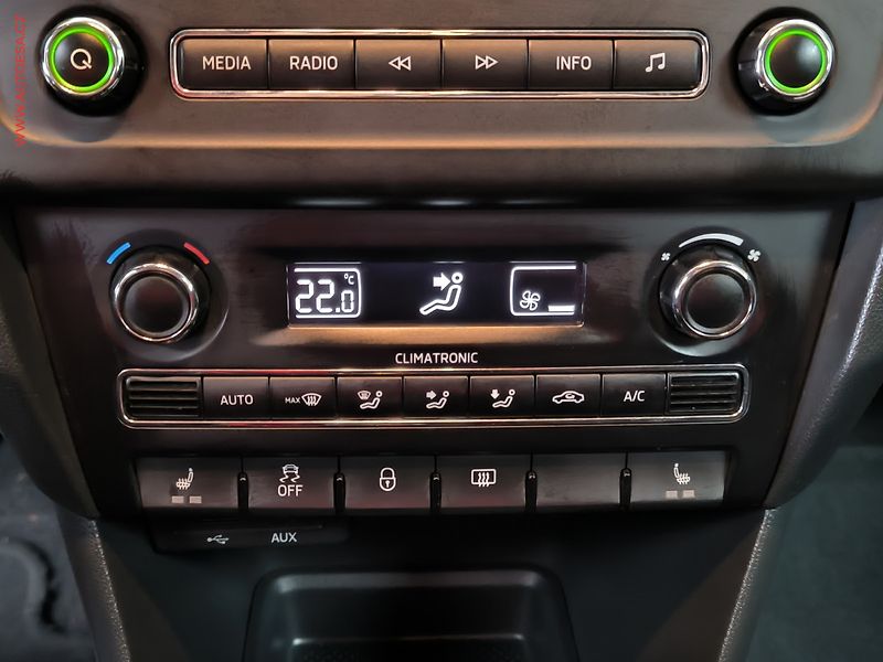 Škoda Rapid (2014) 1.6 TDi, Elegance, xenon - fotka 15 z 16