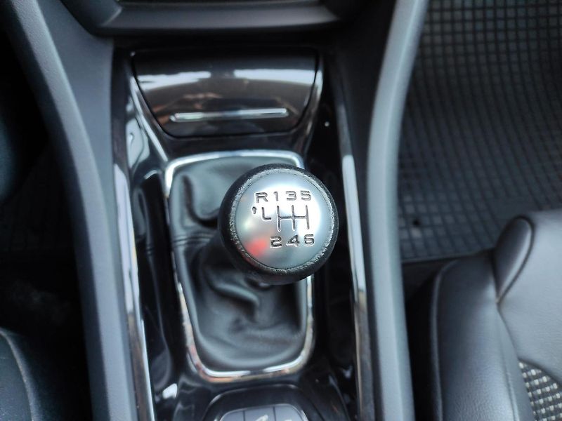 Citroën C5 (2014) 2.0HDI 140k EXCLUSIVE MAN6 HYD - fotka 38 z 43
