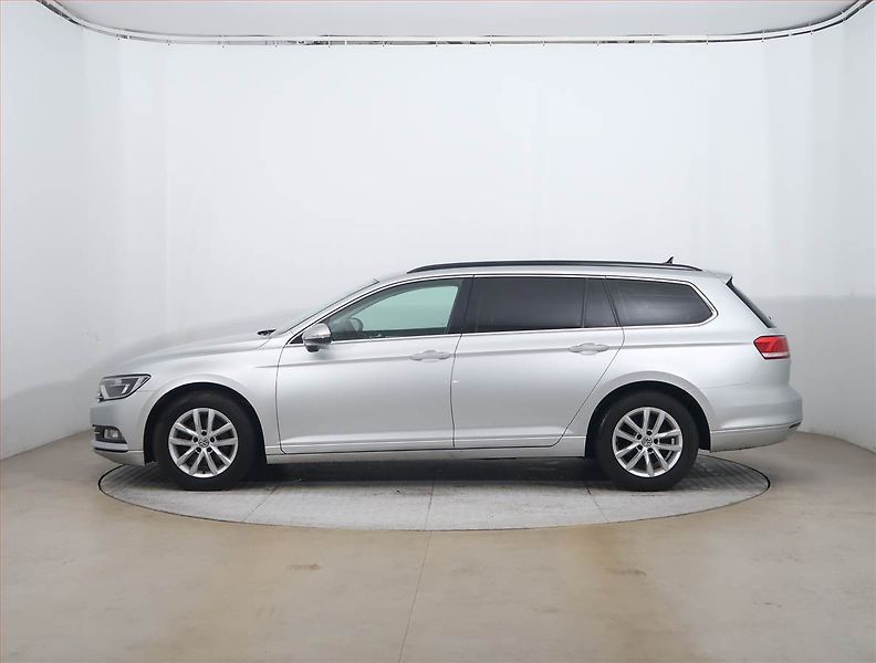 Volkswagen Passat (2017) 2.0 TDI, Automat, Navi - fotka 3 z 20