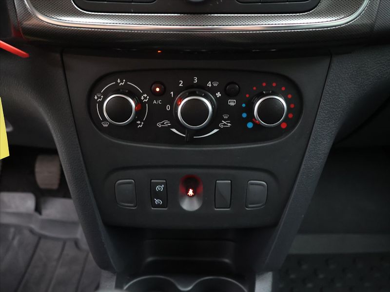Dacia Sandero 1,0 TCe LPG Stepway Open CZ - fotka 22 z 33