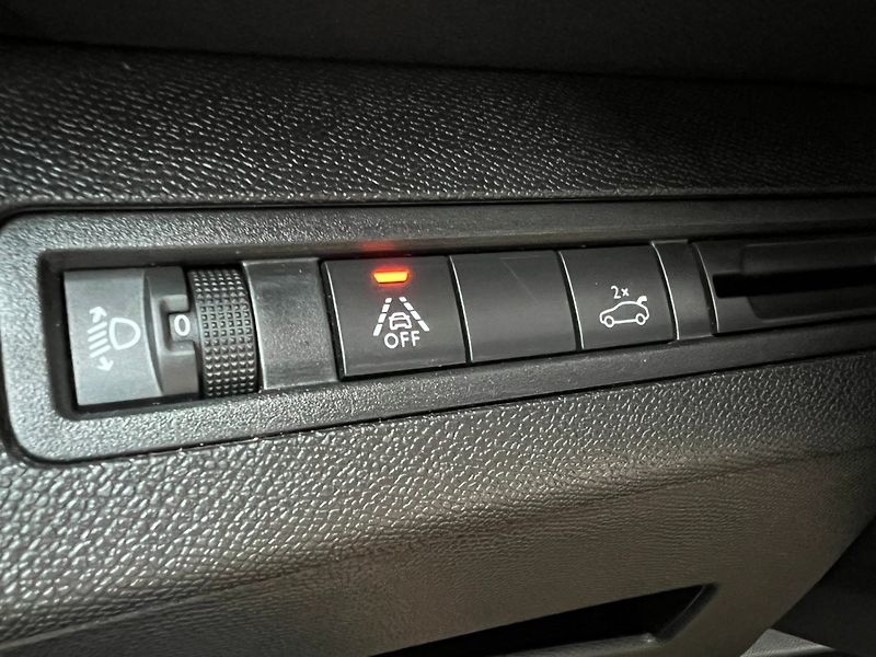 Peugeot 3008 (2021) 1.2PT 96kW! ALLURE! Tažné! ČR! - fotka 23 z 41