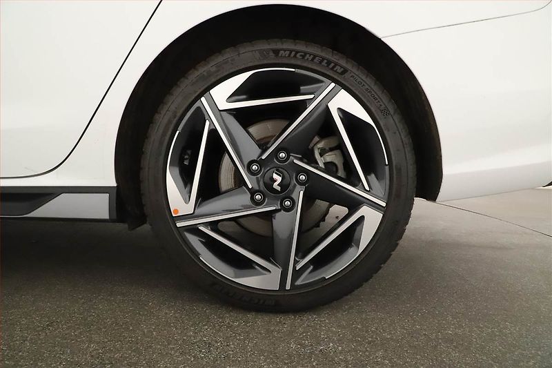 Hyundai i30 (2025) 1.5 T-GDI MHEV 48V, N-LINE - fotka 12 z 22