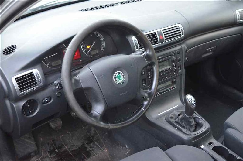 Škoda Superb (2007) 2,5 TDI - fotka 21 z 31