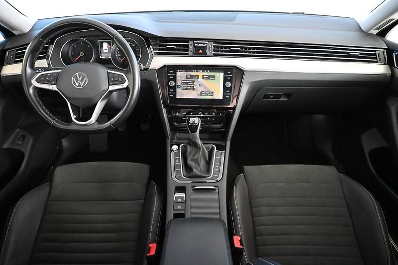 Volkswagen Passat (2022) 2.0 ELEGANCE LED MATRIX ACC Ta - fotka 12 z 32