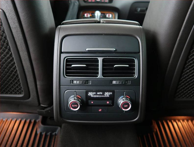 Volkswagen Touareg (2010) 3.0 TDI, 4X4, Automat, Navi - fotka 25 z 27