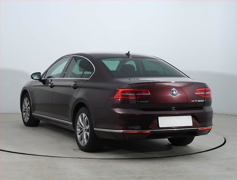 Volkswagen Passat (2016) Highline 2.0 TDI, Automat - fotka 4 z 21