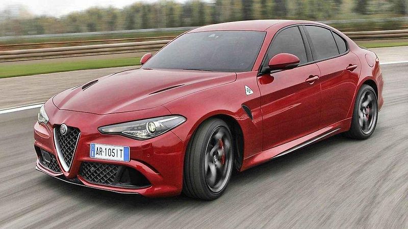 Neoficiální ilustrace Alfy Romeo Giulia Coupe Quadrifoglio.