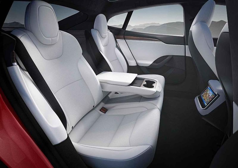 Nový showroom Tesly v Průhonicích