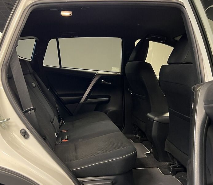 Toyota RAV4 2,5 Hybrid AT AWD Style - fotka 14 z 18