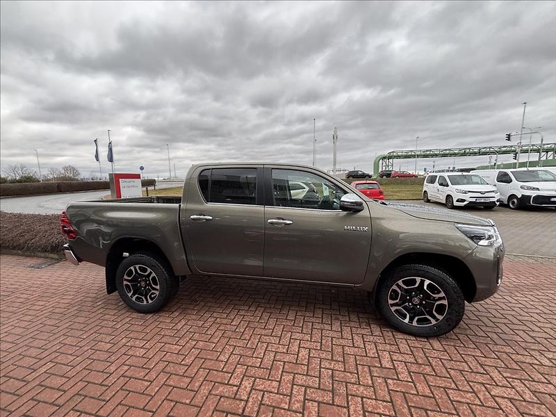 Toyota Hilux (2025) 2,8   INVINCIBLE - fotka 4 z 8