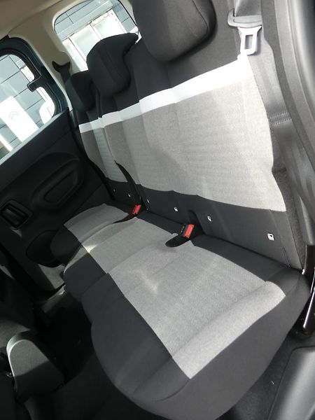 Citroën Berlingo (2026) PLUS Diesel 100k Manual - fotka 9 z 19