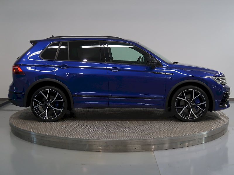 Volkswagen Tiguan (2022) R 2.0TSI 235KW DSG 4x4 - fotka 8 z 38