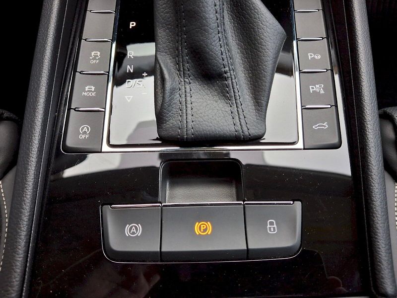 Škoda Superb (2024) Combi L&K DSG 4x4 2,0TSi 206kW - fotka 31 z 35