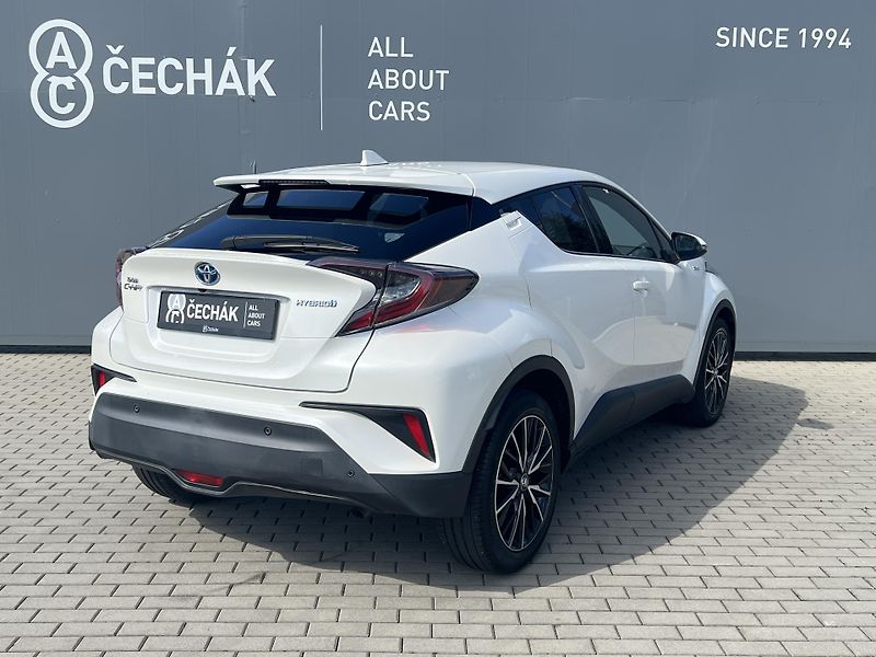 Toyota C-HR (2018) 1.8 VVT-i E-CVT - fotka 5 z 39