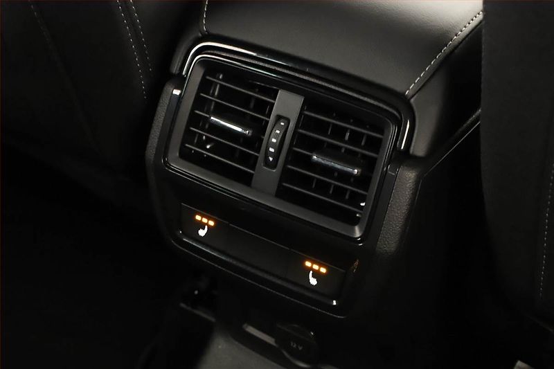 Škoda Karoq (2025) 1.5 TSI, SPORTLINE, AUTOMAT - fotka 12 z 17