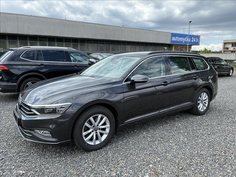 Volkswagen Passat 2,0 TAŽNÉ,IQ LIGHT,KAMERA - fotografie inzerátu
