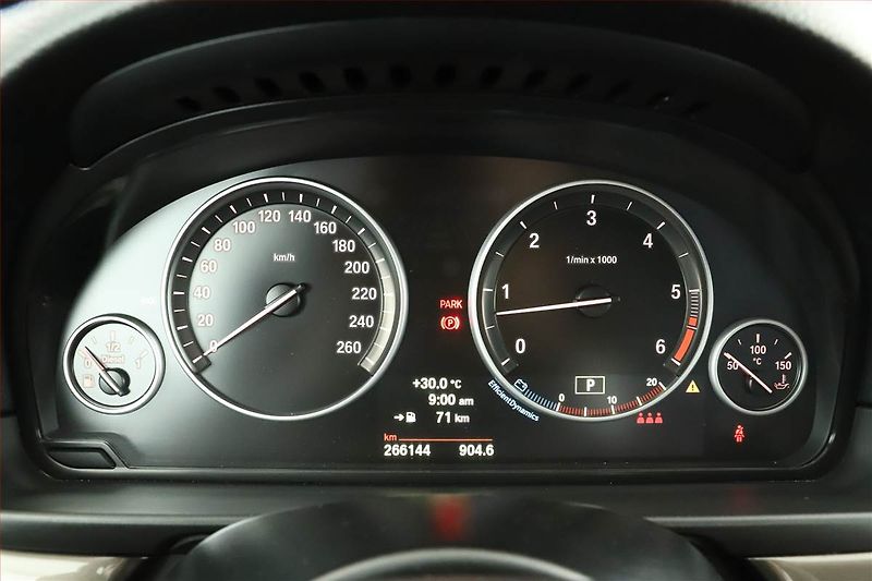 BMW Řada 5 (2014) 535d xDrive, 4X4, Automat - fotka 8 z 20