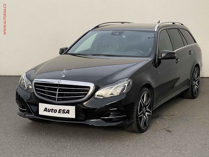 Mercedes-Benz Třídy E (2013) 2.0 CGi E200, AT, LED, navi - fotka 3 z 18