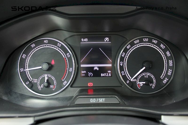Škoda Kamiq (2020) 1.0 TSI 85 kW Ambition - fotka 14 z 25