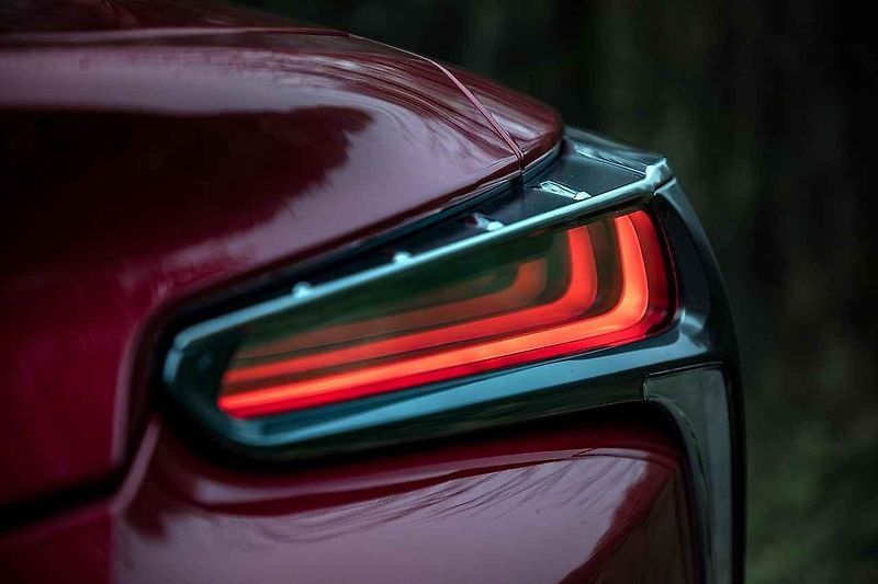 Interiér upraveného Nissanu GT-R.