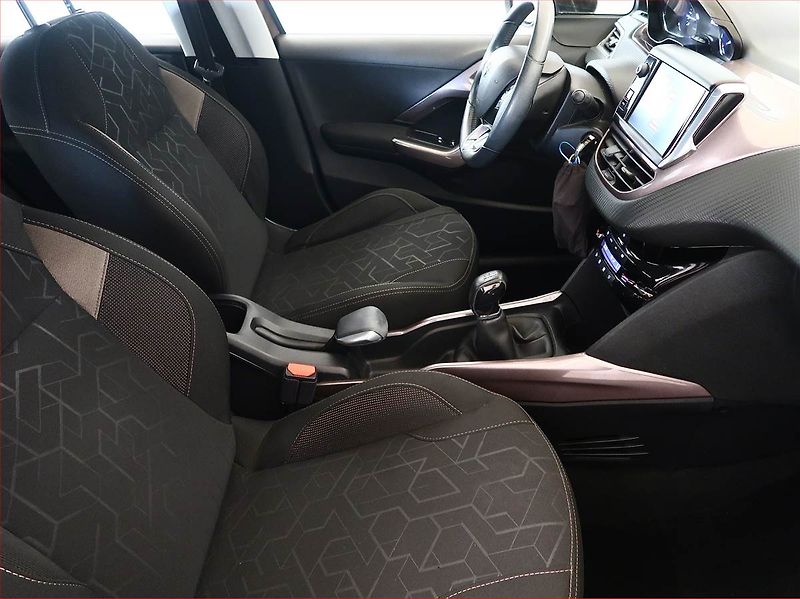 Peugeot 2008 (2015) 1.6 VTi, Tempomat - fotka 9 z 15