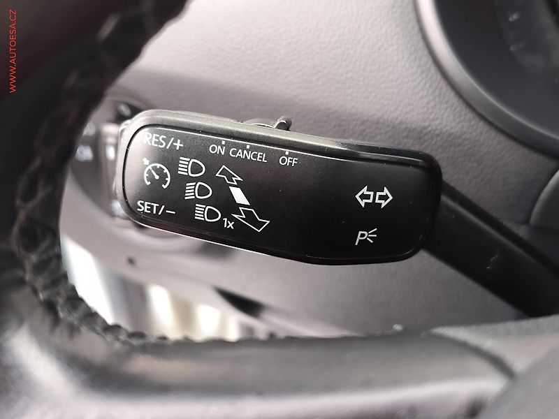 Škoda Octavia (2018) 1.6TDi, ČR, Ambition, zámek - fotka 15 z 18