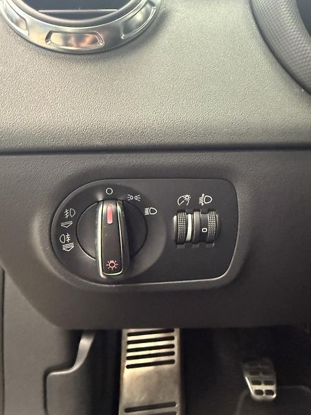 Audi TT S-line 1.8 TFSI 118 kW - fotka 12 z 19