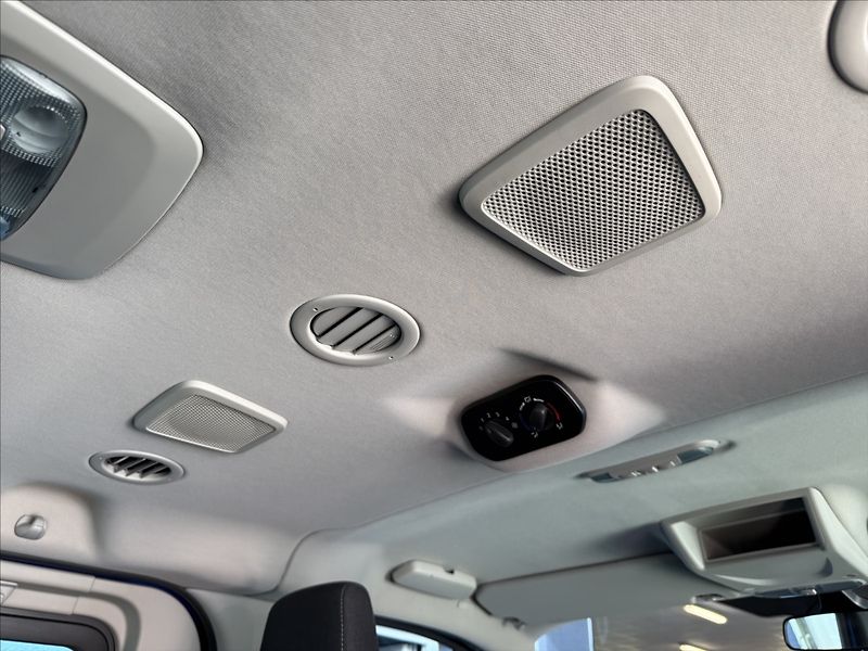 Ford Tourneo Custom 2,2 Titanium,114kW,1maj. - fotka 22 z 32