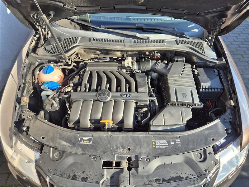 Škoda Superb 3,6 FSi V6 DSG 4x4 106Tis.Km!! - fotka 29 z 30