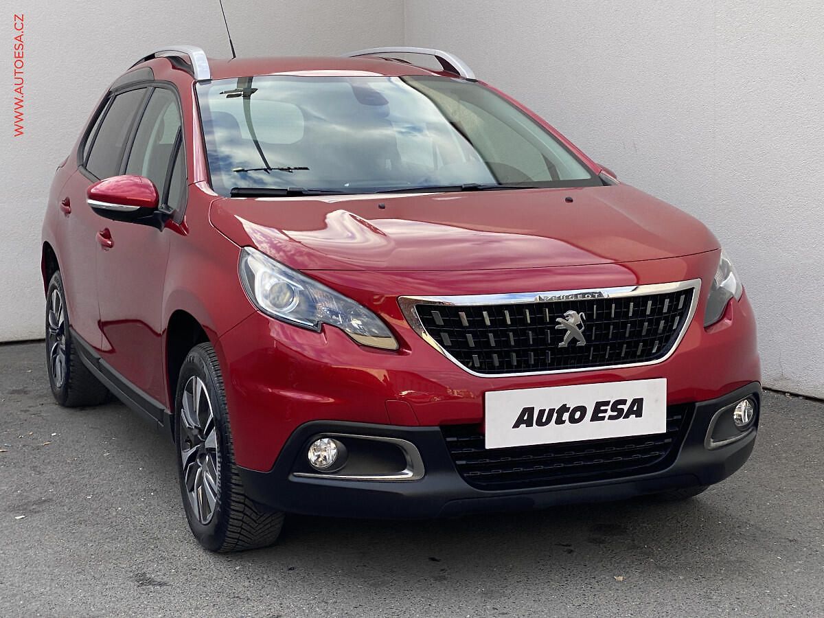 Peugeot 2008 1.2 PT, ČR, Allure, park.