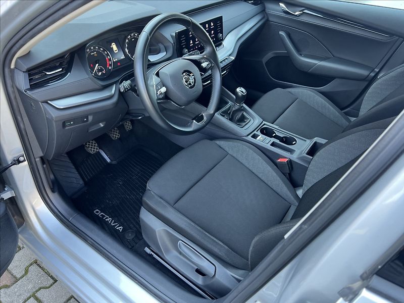 Škoda Octavia 2,0 TDI 85kW Active Combi - fotka 11 z 37