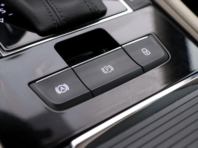 Škoda Superb 2,0 TDI 140kW L&K 4x4 CZ - fotka 36 z 46