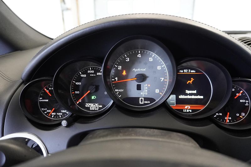 Porsche Cayenne 3,0 S E-HYBRID 4WD AUT. - fotka 13 z 20