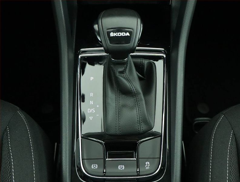 Škoda Karoq (2023) Ambition 2.0 TDI - fotka 13 z 17