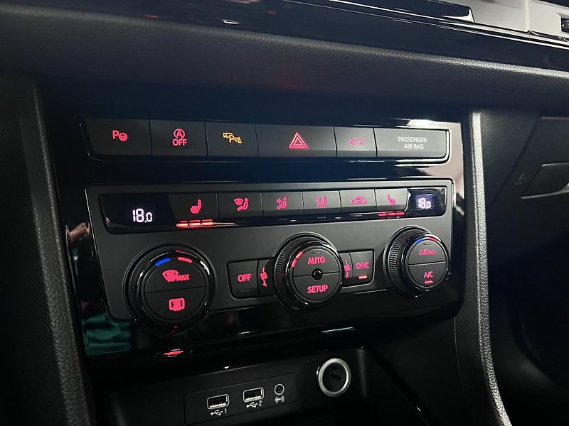 Cupra Ateca 2.0 TSI 221 kW REZERVACE - fotka 49 z 54