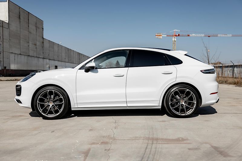 Porsche Cayenne (2023) COUPE PLATINUM EDITION - fotka 4 z 33