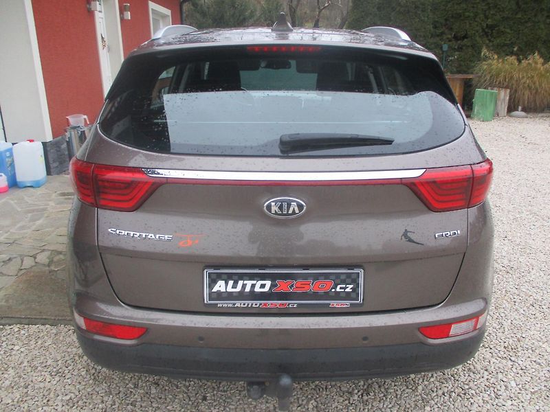 Kia Sportage 2.0 CRDi 4x4 ČR - fotka 4 z 32